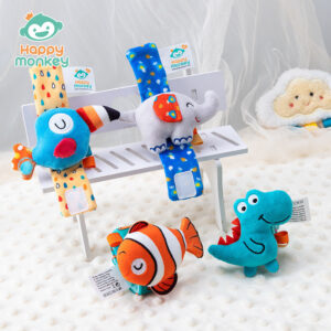 bebi narukvica sa zvečkom i mekanom igračkom – senzorna igračka za bebe